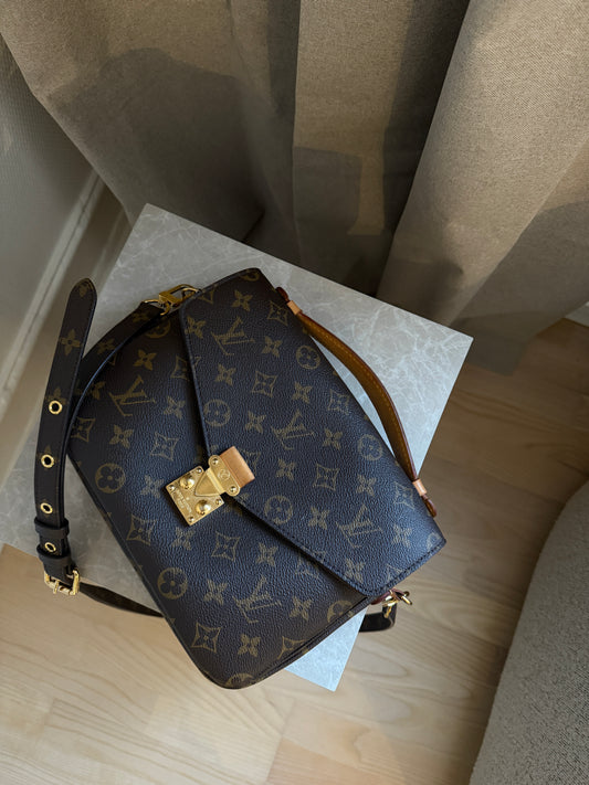 Louis Vuitton Pochette