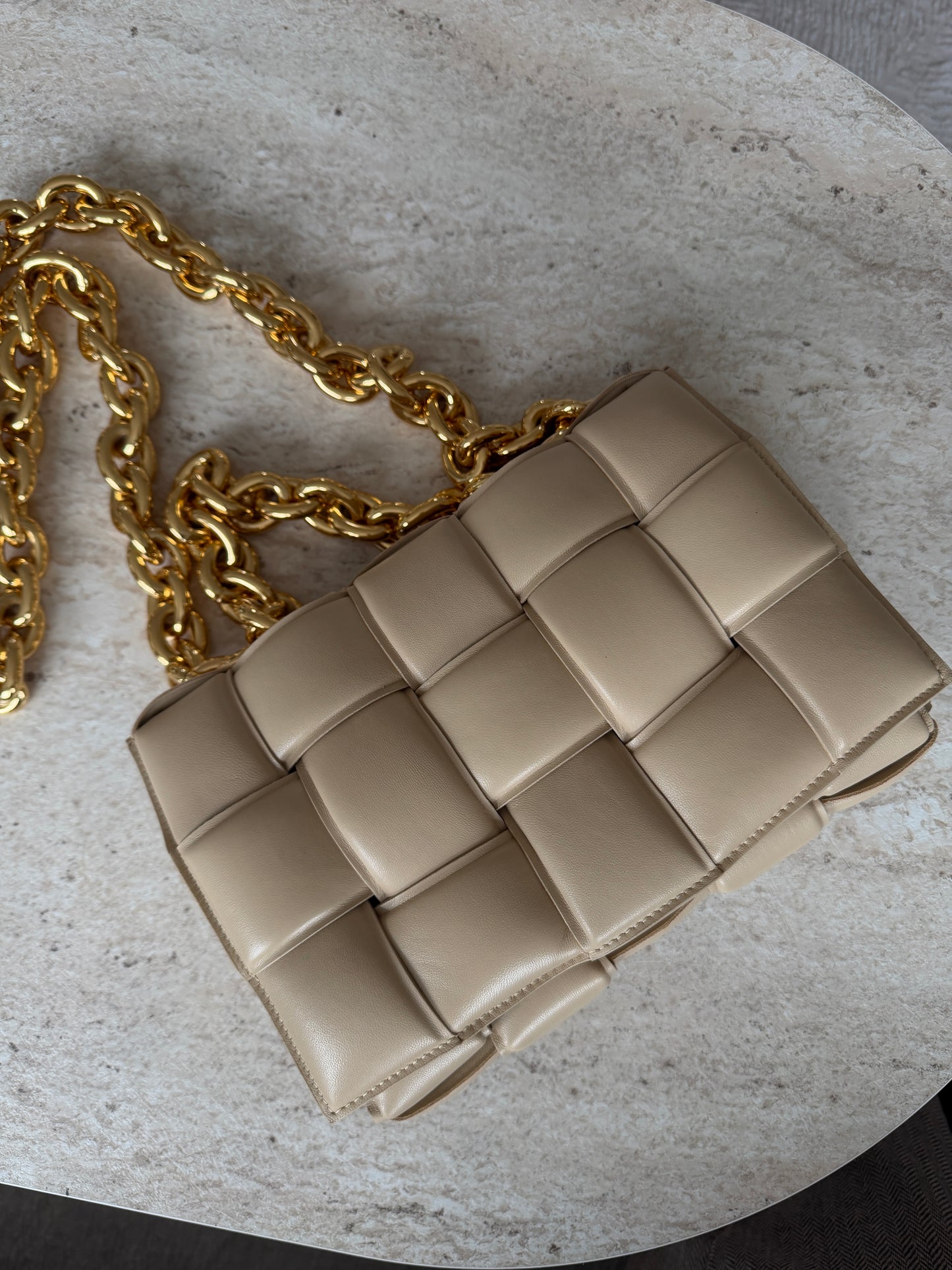 Bottega Veneta crossbody taske – beige intrecciato